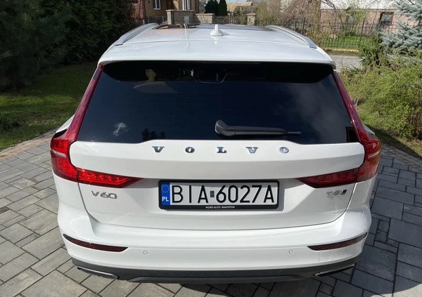 Volvo V60 Cross Country cena 122000 przebieg: 87237, rok produkcji 2019 z Białystok małe 781